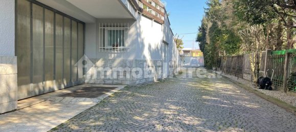 4 غرف نوم فيلا في Cairate, Italy رقم 16313 55