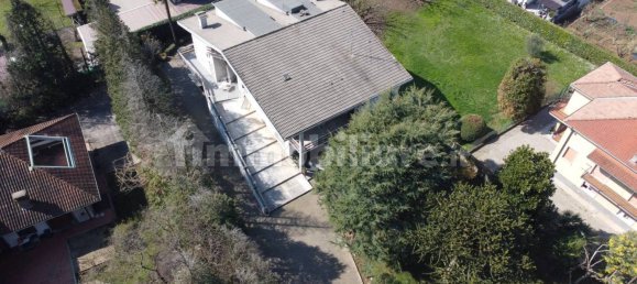 4 غرف نوم فيلا في Cairate, Italy رقم 16313 74