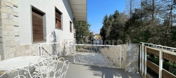 4 غرف نوم فيلا في Cairate, Italy رقم 16313 33