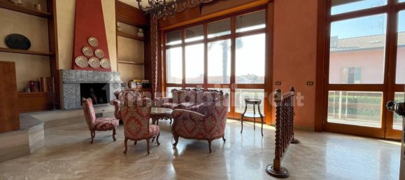 4 غرف نوم فيلا في Cairate, Italy رقم 16313 23