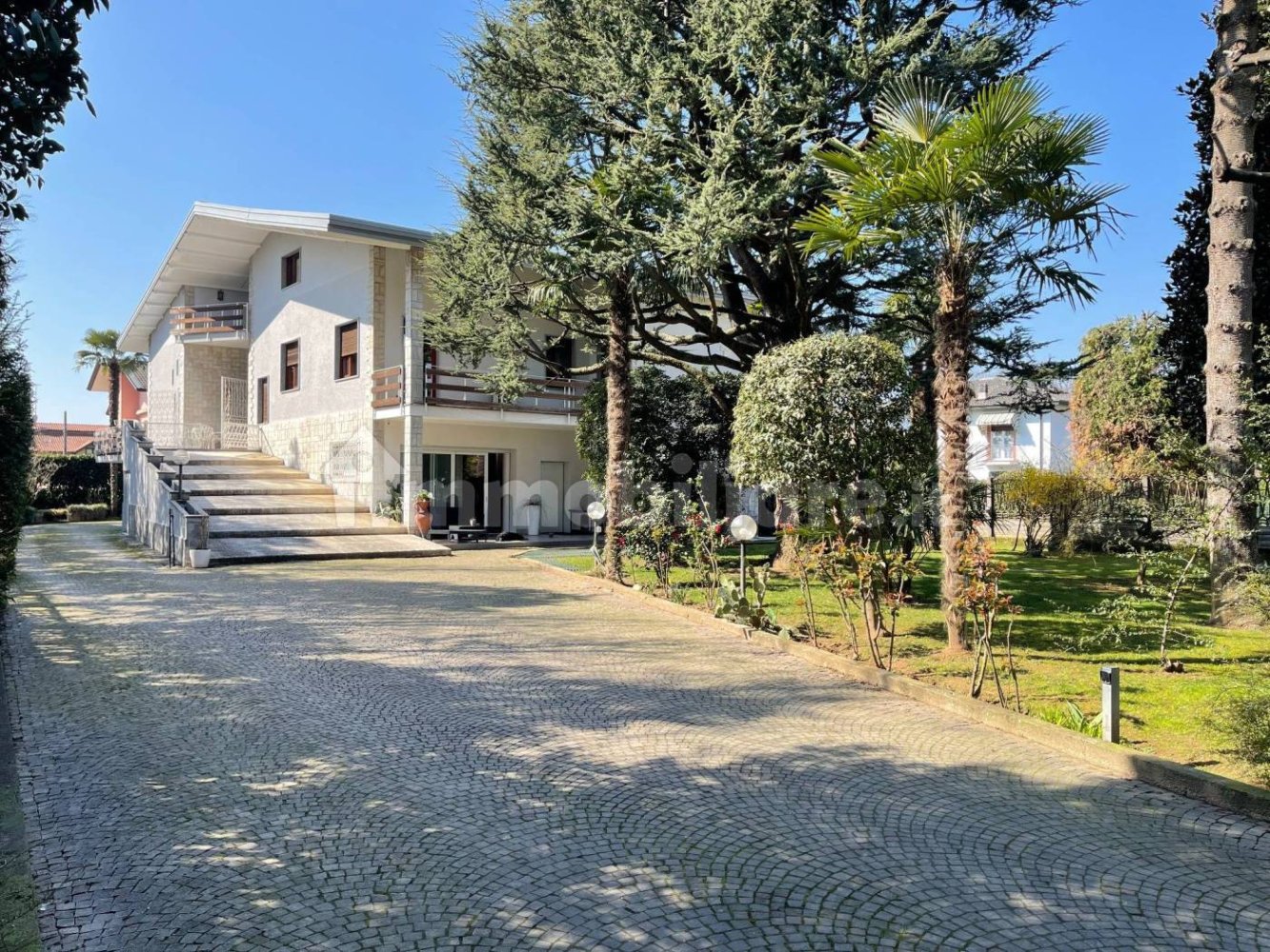 4 غرف نوم فيلا في Cairate, Italy رقم 16313