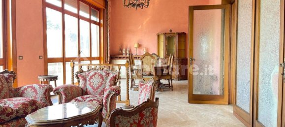 4 غرف نوم فيلا في Cairate, Italy رقم 16313 25