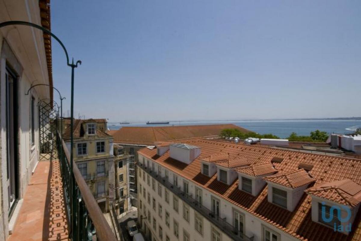 2 bedrooms Apartment in Lisbon, Portugal No. 5275