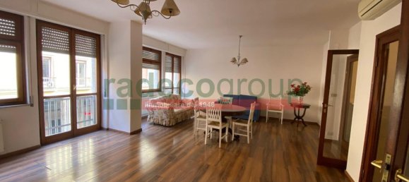 4-salle Appartement à Livorno, Italy No. 80309 8