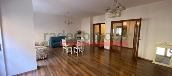 4-salle Appartement à Livorno, Italy No. 80309 7