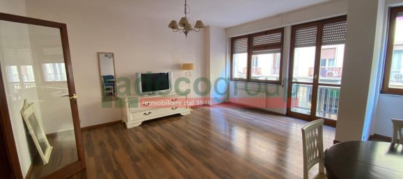 4-salle Appartement à Livorno, Italy No. 80309 3