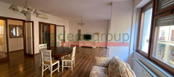 4-salle Appartement à Livorno, Italy No. 80309 2