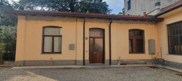 Коммерческая недвижимость 105м² в Бовизио Машаго, Италия № 314720 2