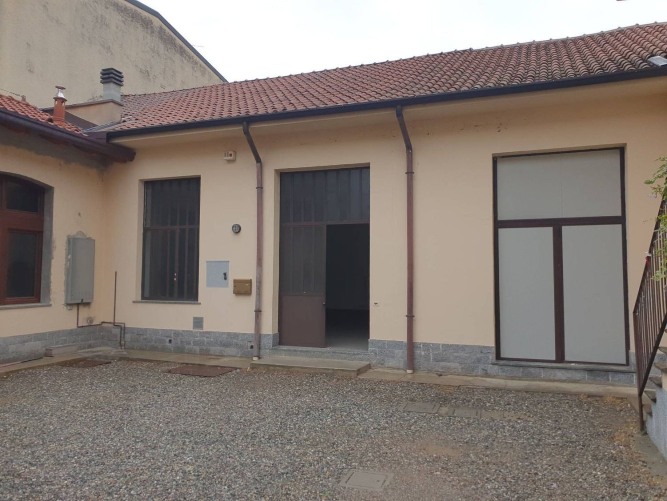 Коммерческая недвижимость 105м² в Бовизио Машаго, Италия № 314720