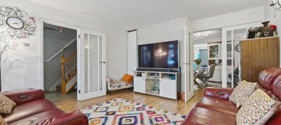 3 bedrooms House in Watford, United Kingdom No. 13461 7