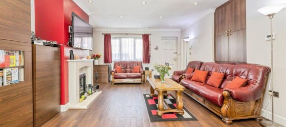 4 bedrooms Bungalow in Bushey, United Kingdom No. 6190 9