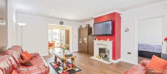 4 bedrooms Bungalow in Bushey, United Kingdom No. 6190 8