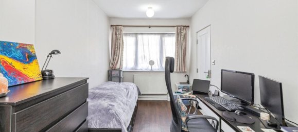 4 bedrooms Bungalow in Bushey, United Kingdom No. 6190 7