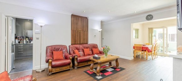 4 bedrooms Bungalow in Bushey, United Kingdom No. 6190 18