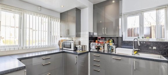 4 bedrooms Bungalow in Bushey, United Kingdom No. 6190 30