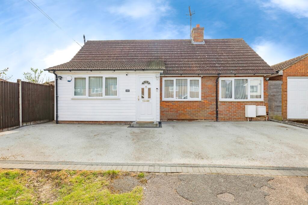 4 bedrooms Bungalow in Bushey, United Kingdom No. 6190