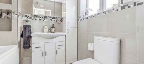 4 bedrooms Bungalow in Bushey, United Kingdom No. 6190 27