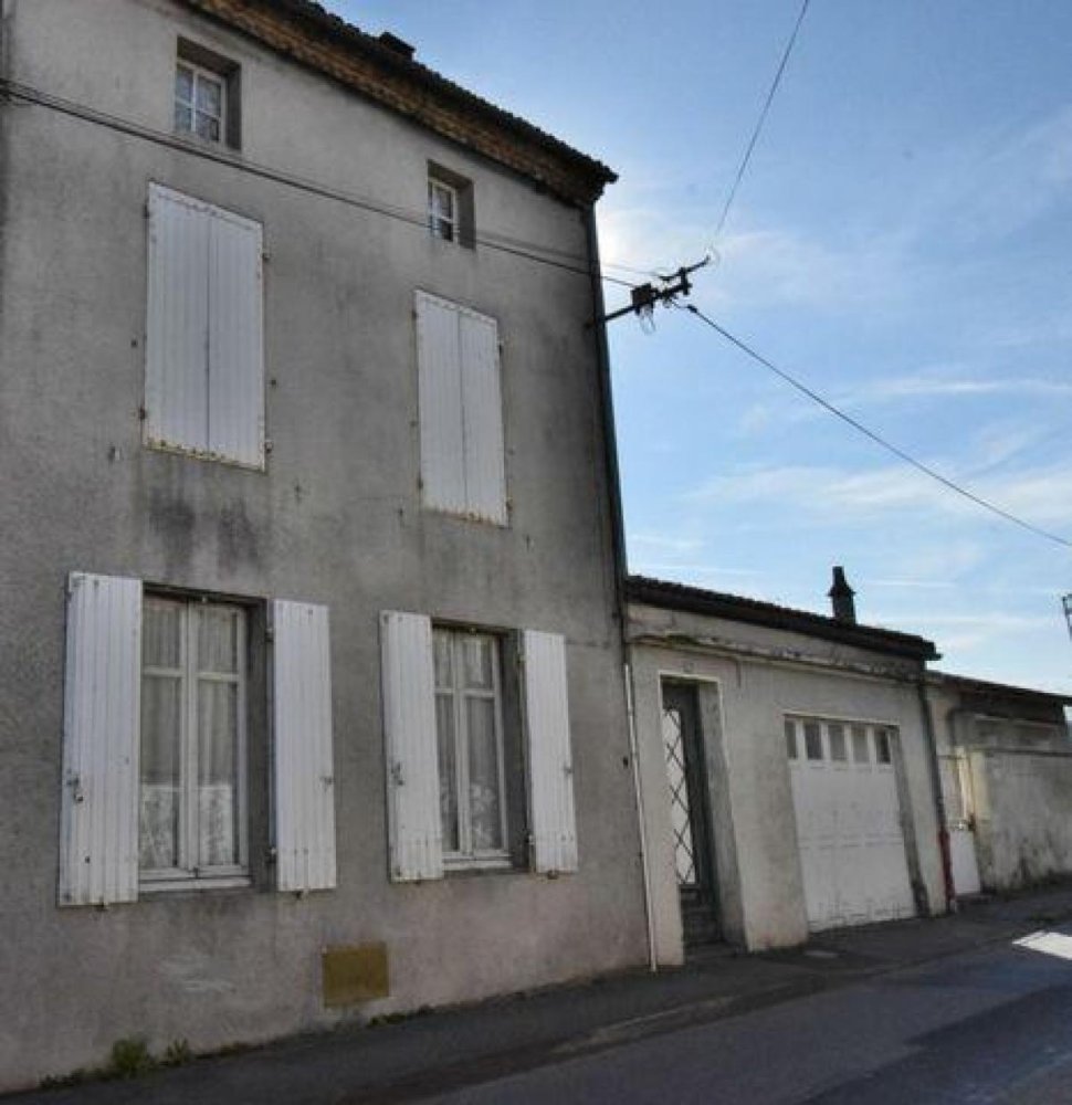 3 chambres Maison à Parthenay, France No. 23103