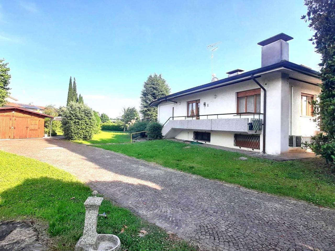 4 rooms Villa in Udine, Italy No. 142308