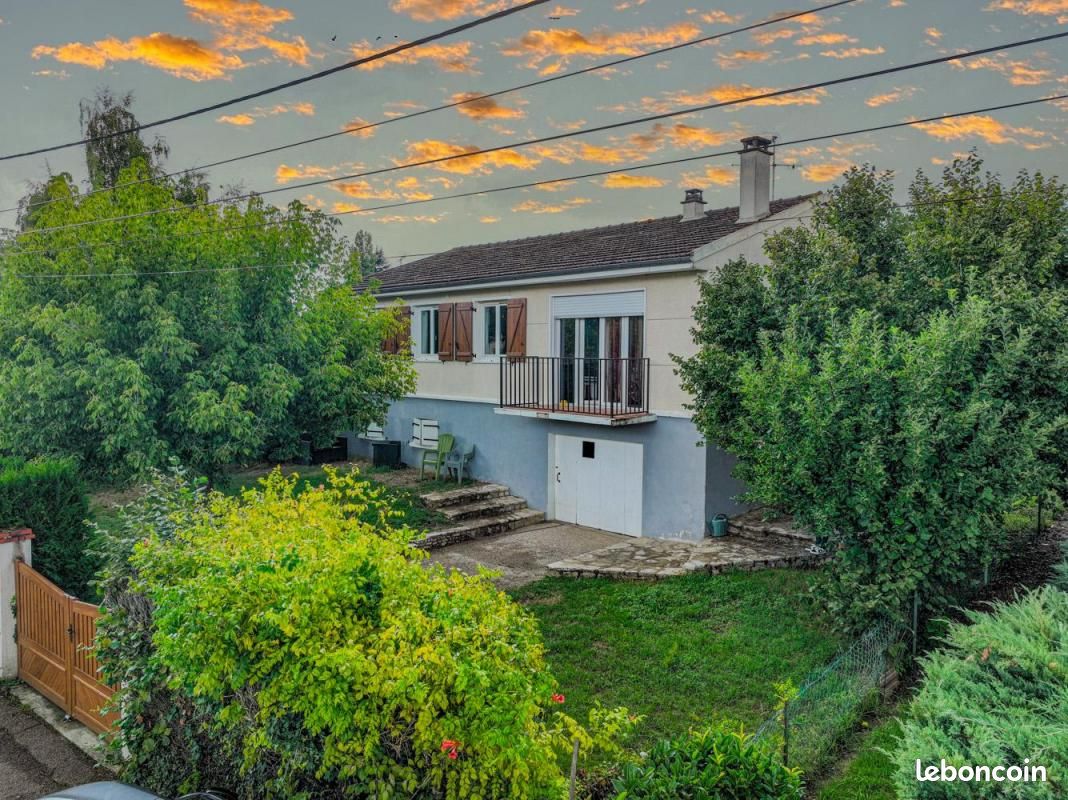 Casa de 3 dormitorios en Pannes, France No. 327652