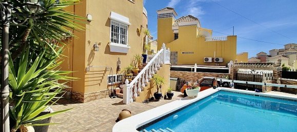 4 Schlafzimmer Villa in Villamartin, Spain, Nr. 14449 2