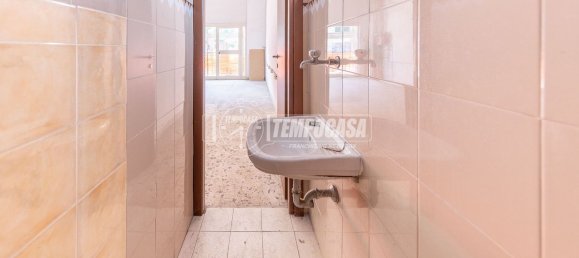 32m² Commercial property in Rome, Italy No. 288597 6