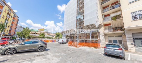 32m² Commercial property in Rome, Italy No. 288597 10