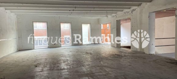 900m² Building in Igualada, Spain No. 93659 3
