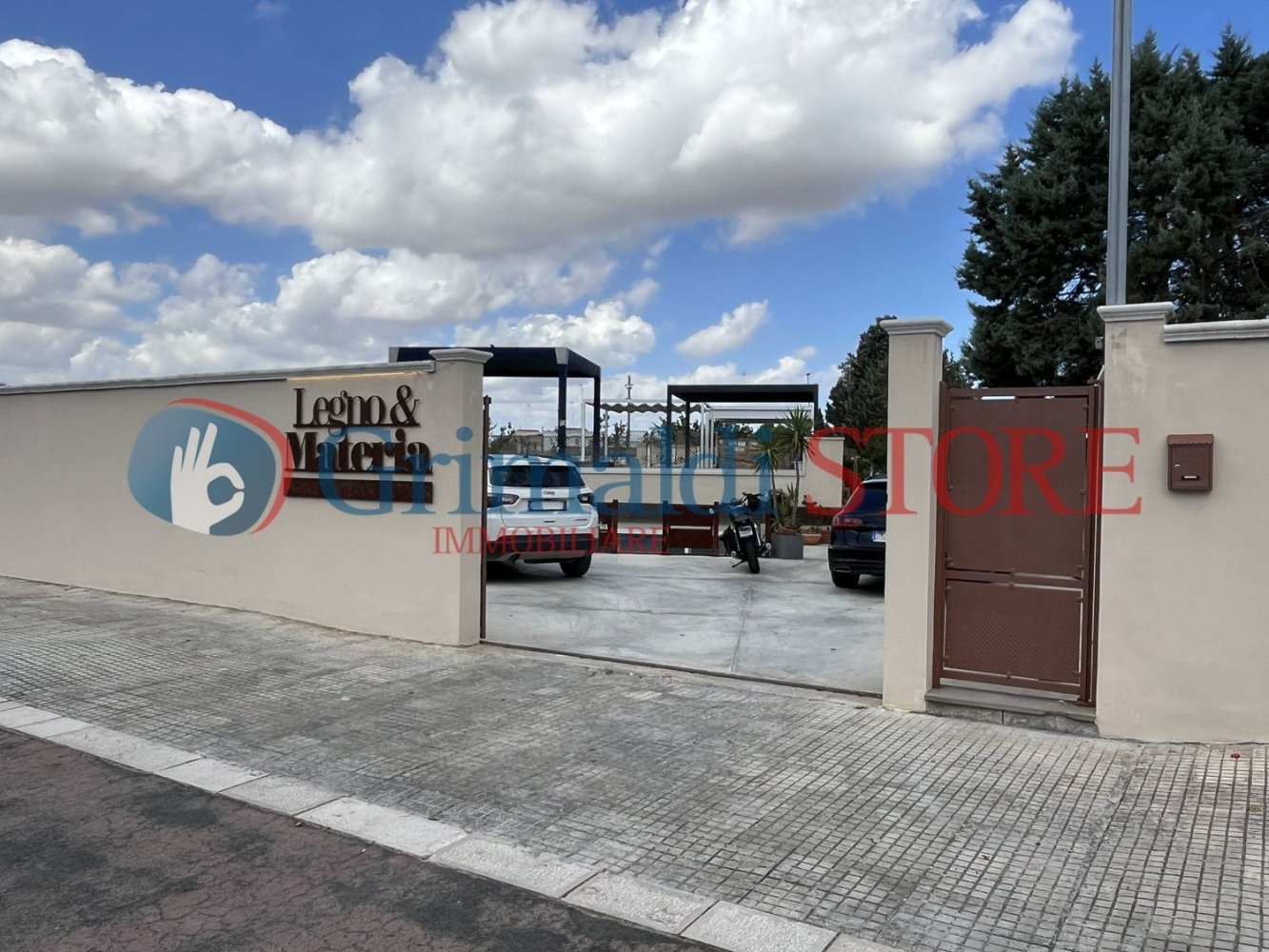  عقار تجاري في Lecce, Italy 753متر مربع رقم 342915