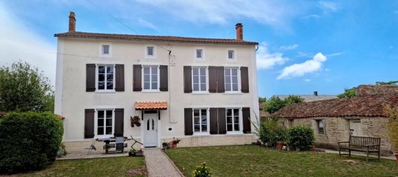 3 bedrooms House in Deux-Sevres, France No. 340151 2