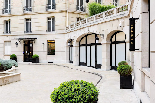 3 bedrooms Apartment in Paris, France No. 189321