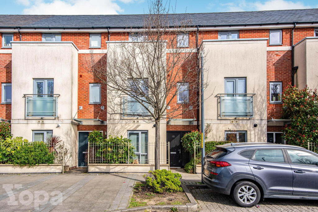 4 bedrooms Townhouse in Gravesend, United Kingdom No. 10571