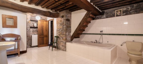 4 bedrooms House in Lucca, Italy No. 234576 34