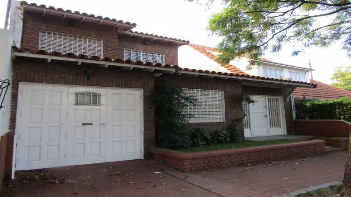 Casa de 3 dormitorios en Quilmes, Argentina No. 57190