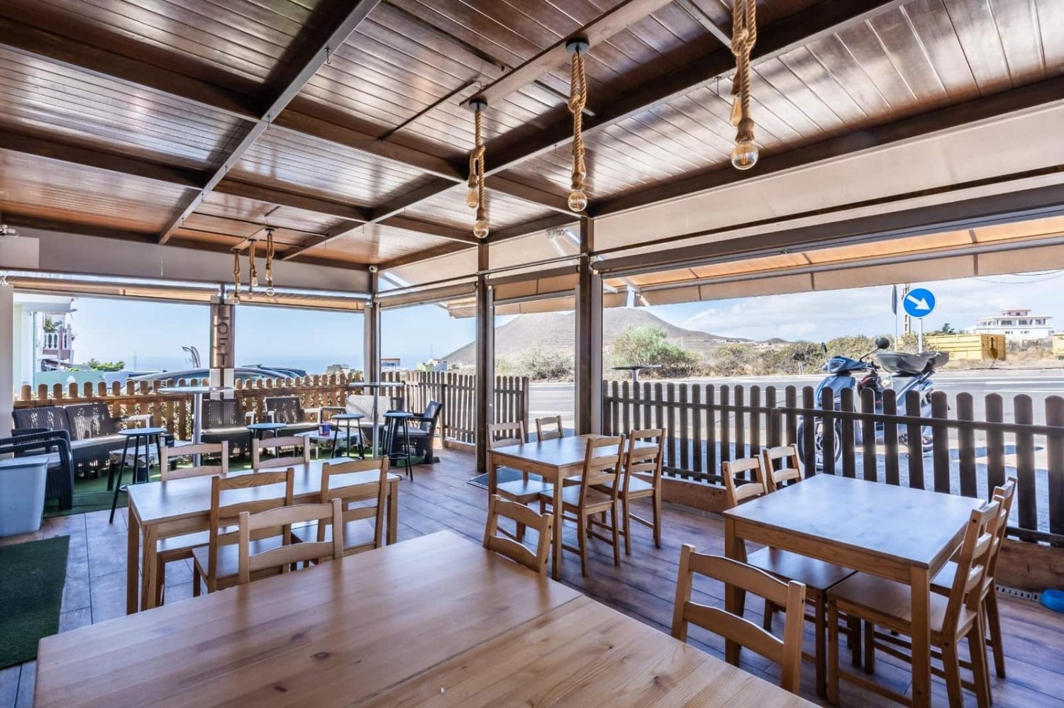  عقار تجاري في Granadilla de Abona, Spain 113متر مربع رقم 245179