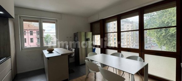 3 bedrooms Apartment in Milan, Italy No. 352250 2