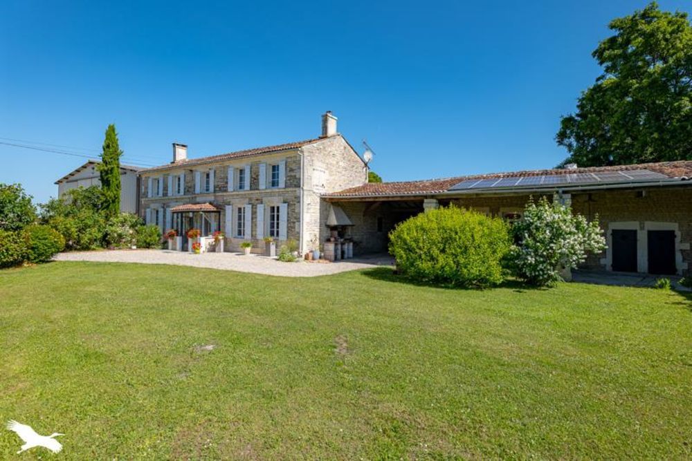 Casa de 3 dormitorios en Matha, France No. 276489