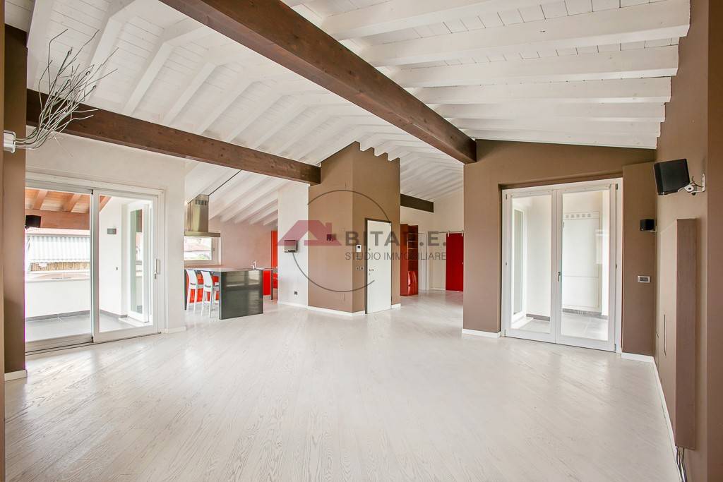 Penthouse T3 em Mazzano, Italy N.º 51435