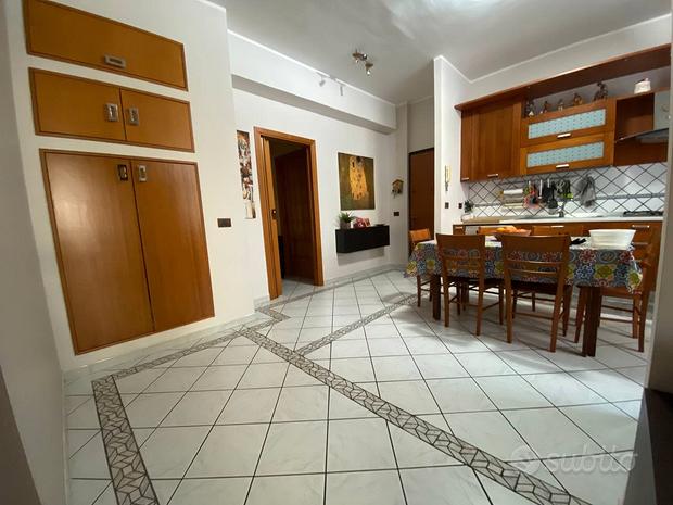 4 rooms Apartment in Catania, Italy No. 267988