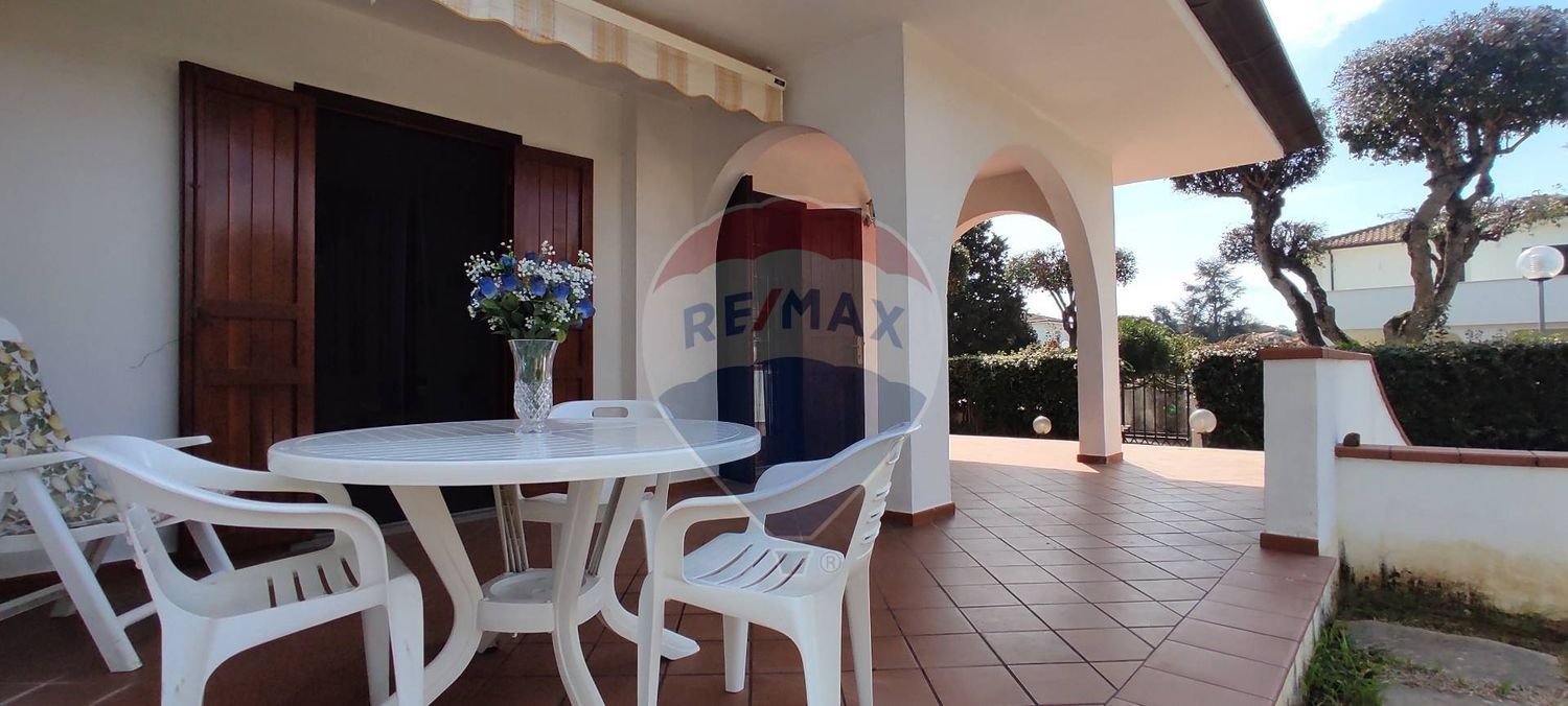 6 rooms Villa in Sabaudia, Italy No. 3029