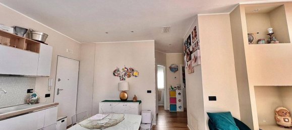 3 rooms Apartment in Pozzuoli, Italy No. 29513 2