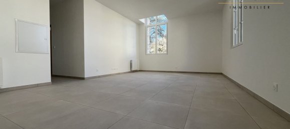 2 bedrooms Apartment in Chartres, France No. 52146 3