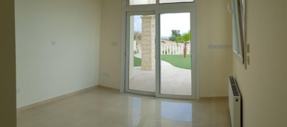 4 bedrooms Villa in Paphos, Cyprus No. 1714 9