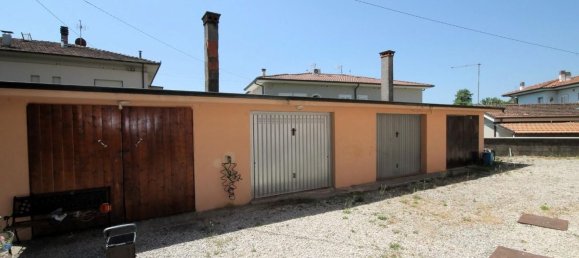 6 rooms Apartment in Capannori, Italy No. 274035 17