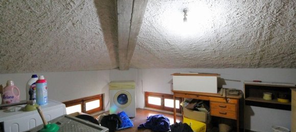 6 rooms Apartment in Capannori, Italy No. 274035 13