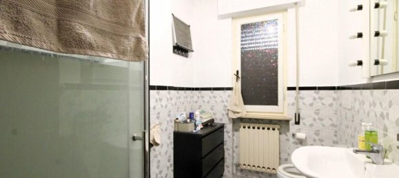 6 rooms Apartment in Capannori, Italy No. 274035 10
