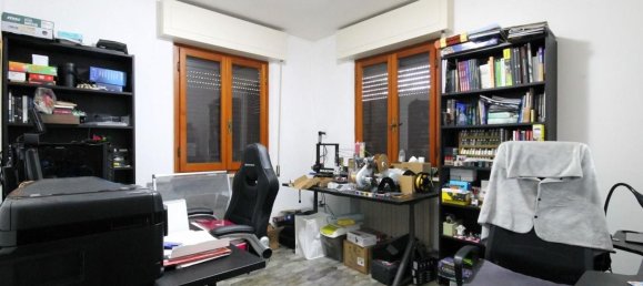 6 rooms Apartment in Capannori, Italy No. 274035 9