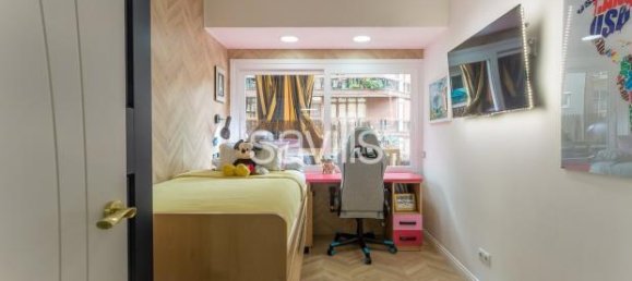 Apartamento de 4 dormitorios en Eixample, Spain No. 182340 16