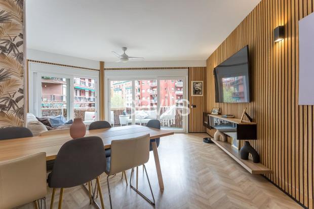 Apartamento de 4 dormitorios en Eixample, Spain No. 182340