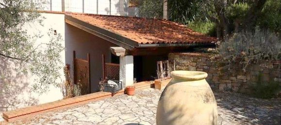 13 rooms Villa in Imperia, Italy No. 36209 3